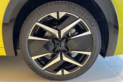 Peugeot 208 GT eDCS 1.2 mHEV