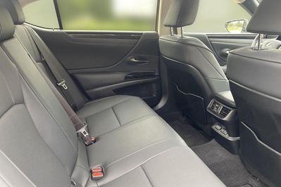 Lexus ES 300h F Sport Design