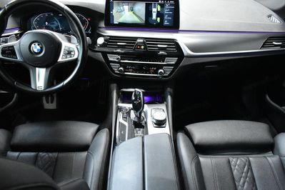BMW Seria 5 520d xDrive M Sport mHEV aut