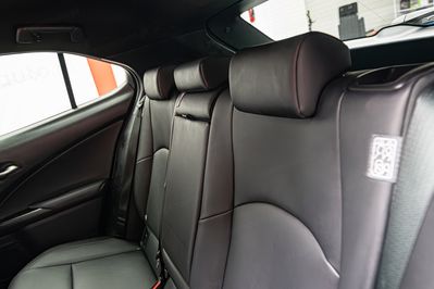 Lexus UX 250h F Impression