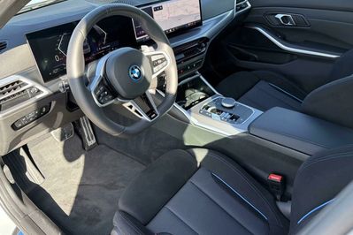 BMW Seria 3 330e xDrive M Sport