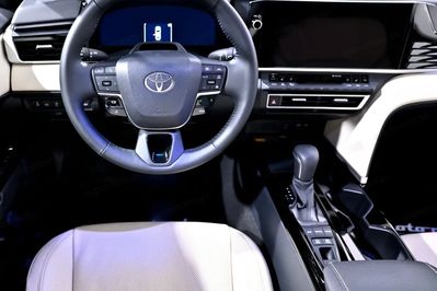 Toyota Camry Executive 2.5 Hybrid Dynamic Force