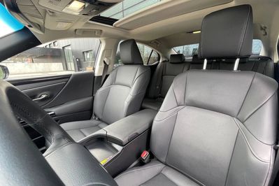 Lexus ES 300h Business Edition