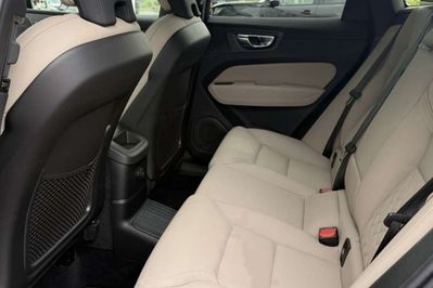 Volvo XC60 B5 AWD Ultra Dark