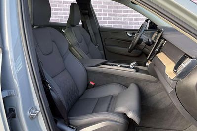 Volvo XC60 B5 AWD Ultra Dark