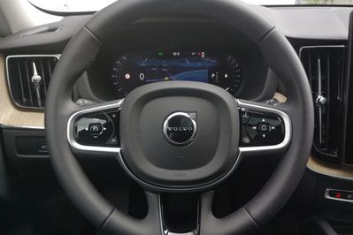 Volvo XC60 B5 B AWD Plus Dark