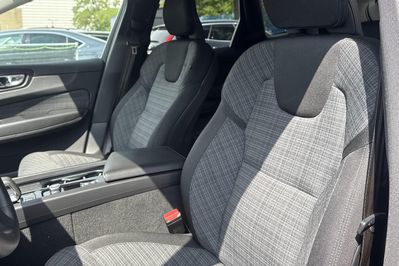 Volvo XC60 B5 B AWD Momentum Pro