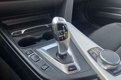 BMW Seria 3 330e iPerformance Advantage