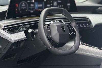 Peugeot 5008 Allure e-DCS6 1.2 mHEV