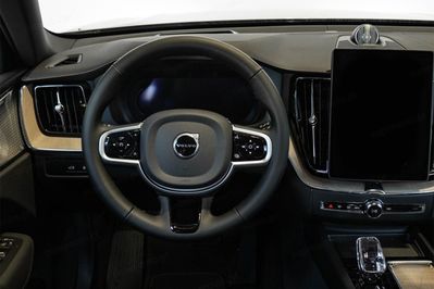 Volvo XC60 T6 Plug-In Hybrid AWD Ultra Dark
