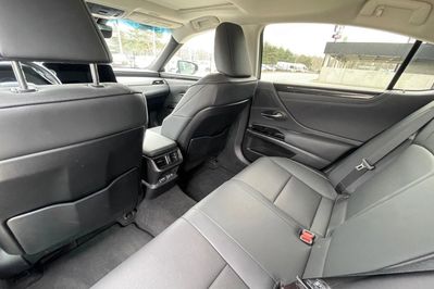 Lexus ES 300h Business Edition
