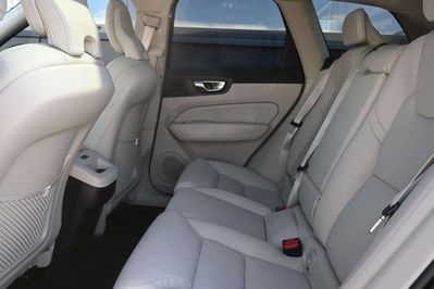 Volvo XC60 B5 AWD Plus Dark