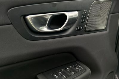 Volvo XC60 T6 Plug-In Hybrid AWD Core