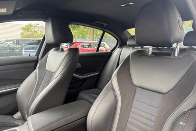 BMW Seria 3 330e xDrive M Sport