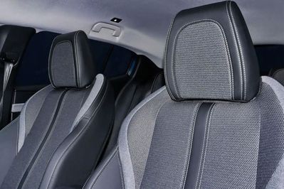 Peugeot 408 Business 1.2 mHEV e-DSC6