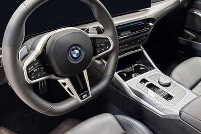 BMW Seria 3 330e M Sport
