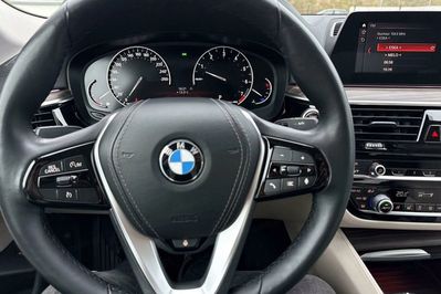 BMW Seria 5 530i xDrive Luxury Line aut