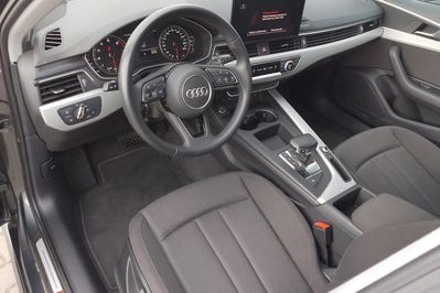 Audi A4 35 TFSI mHEV S Line S tronic