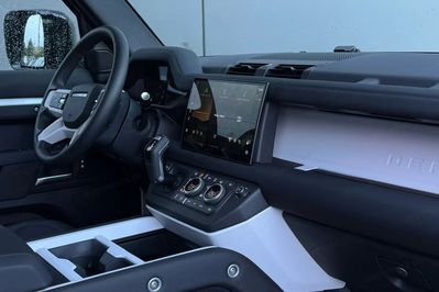 Land Rover Defender 110 3.0 D300 mHEV X-Dynamic SE