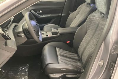 Peugeot 308 Business EAT8 1.5 BlueHDi