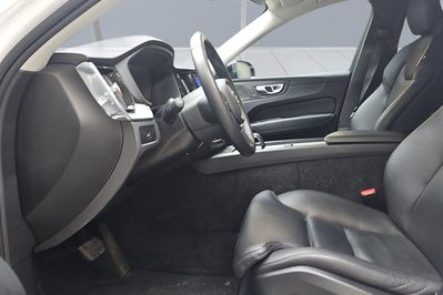 Volvo XC60 B4 D Plus Dark