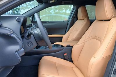 Lexus UX 300h F Sport Design