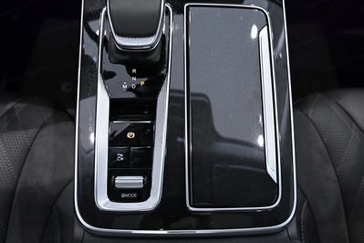 Hongqi HS5 2.0T AWD