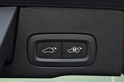 Volvo XC60 B5 B AWD Plus Dark aut