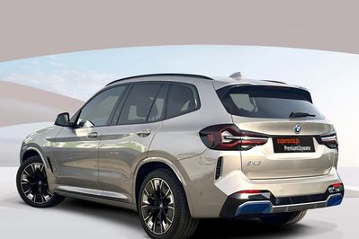 BMW iX3 80kWh Impressive