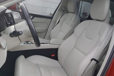 Volvo XC60 T6 Plug-In Hybrid AWD Ultra Bright