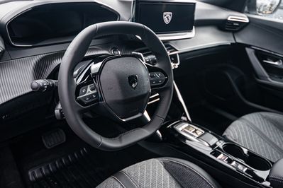 Peugeot 2008 Allure EAT8 1.2 PureTech