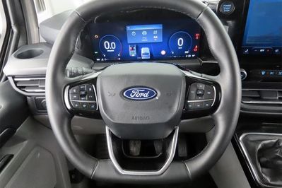 Ford Tourneo Custom L2H1 Titanium 320