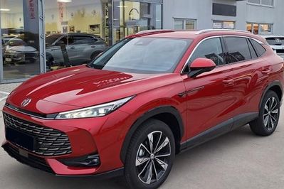 MG HS Exclusive 1.5 AT