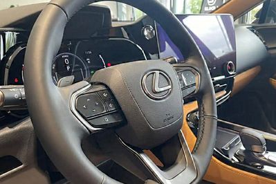 Lexus NX 350h Omotenashi 2.5 Hybrid AWD