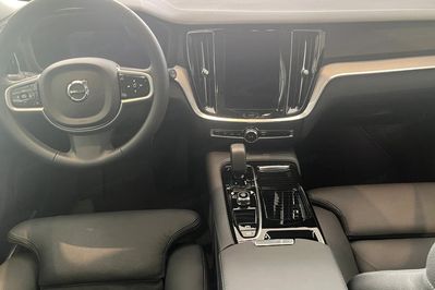 Volvo V60 T6 AWD Plug-In Hybrid Plus Dark