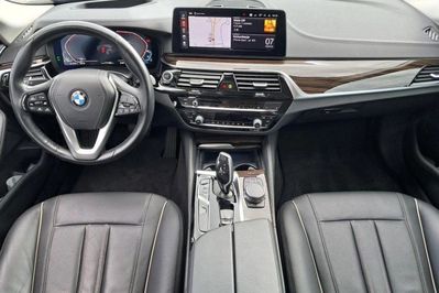 BMW Seria 5 530e xDrive Luxury Line aut