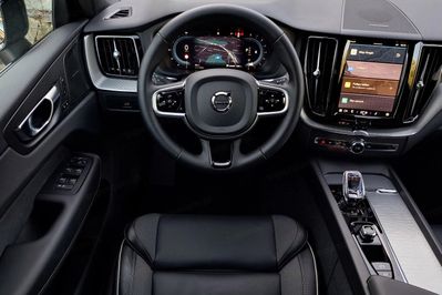 Volvo XC60 B5 B AWD Plus Dark