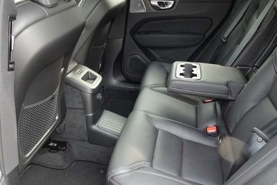 Volvo XC60 T6 Plug-In Hybrid AWD Ultra Dark