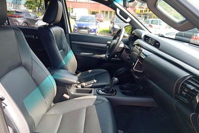 Toyota HiLux Invincible 4x4 AT