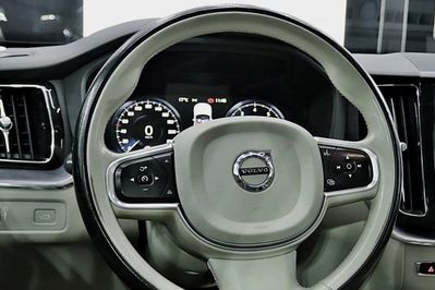 Volvo XC60 T5 Momentum Pro