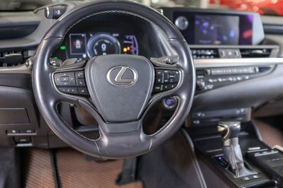 Lexus ES 300h Business Edition