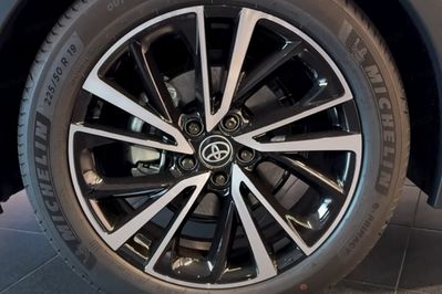 Toyota C-HR Executive 2.0 Plug-in Hybrid Dynamic Force