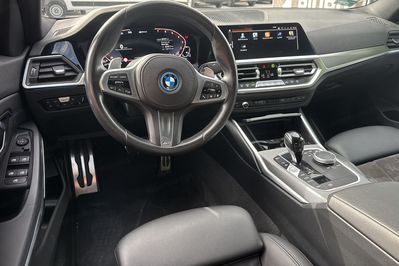 BMW Seria 3 330e xDrive M Sport