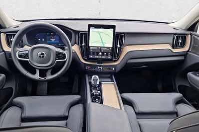 Volvo XC60 B5 B AWD Plus Dark