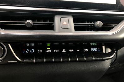 Lexus UX 300h F Sport Design