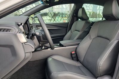 Toyota Camry Hybrid Dynamic Force Executive e-CVT