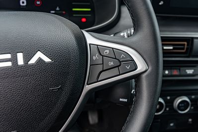 Dacia Jogger Extreme+ 7-miejsc 1.6 Full Hybrid