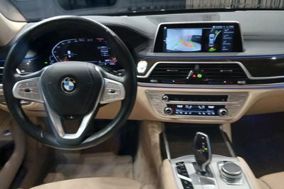 BMW Seria 7 740i