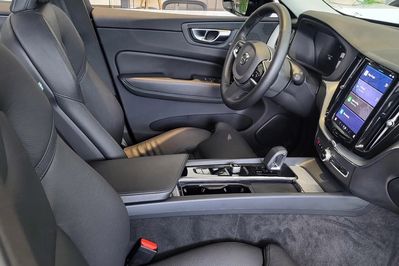 Volvo XC60 B5 B AWD Plus Dark