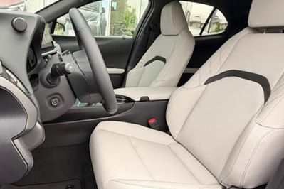 Lexus UX 300h F Sport Design 2.0 Hybrid Dynamic Force